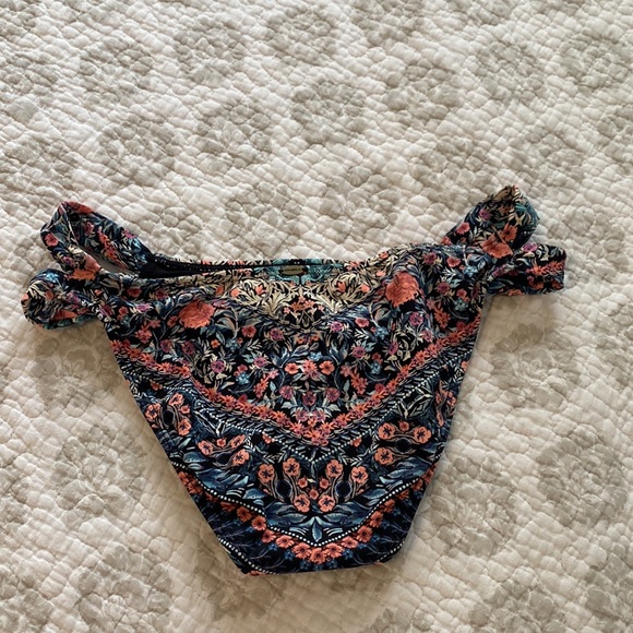 Surf bikini - Picture 2 of 7